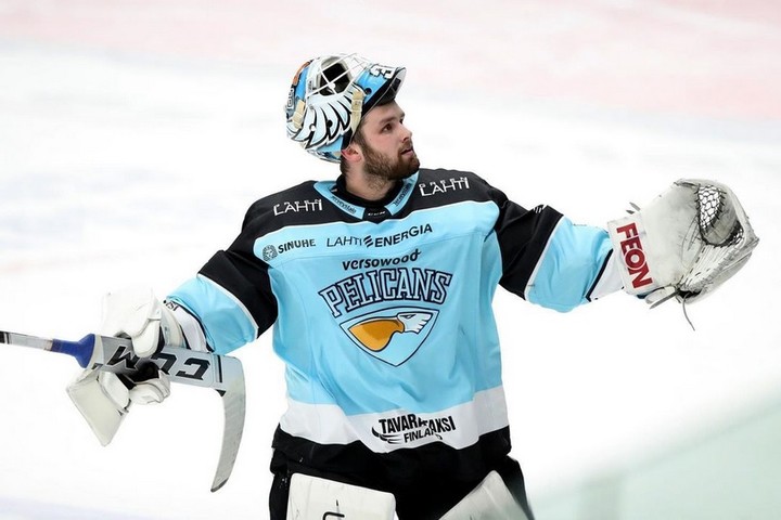 Skrat českého brankára vo Fínsku. Na protihráča zaútočil hokejkou